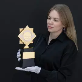 Корпоративный подарок "Держим марку"